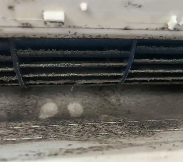 海西空调吹的风有股烧焦味是怎么回事